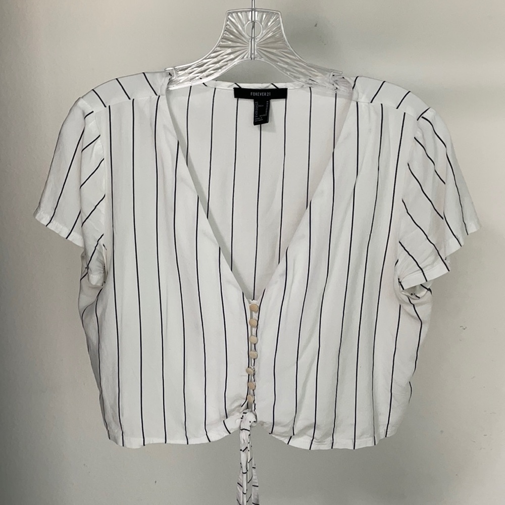 Forever 21 tie-front button-up cropped blouse
